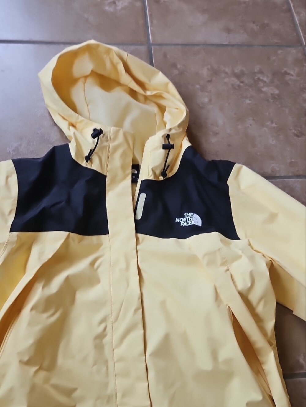 The North Face Yellow and Black Hooded Shell Jacket - Picture 11 of 11